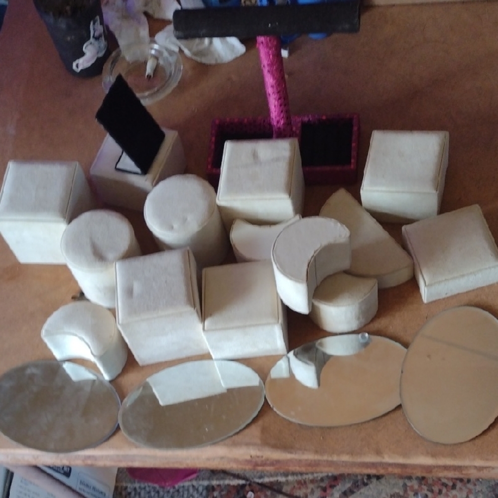 Cream Jewelry Display Set with Mirrors